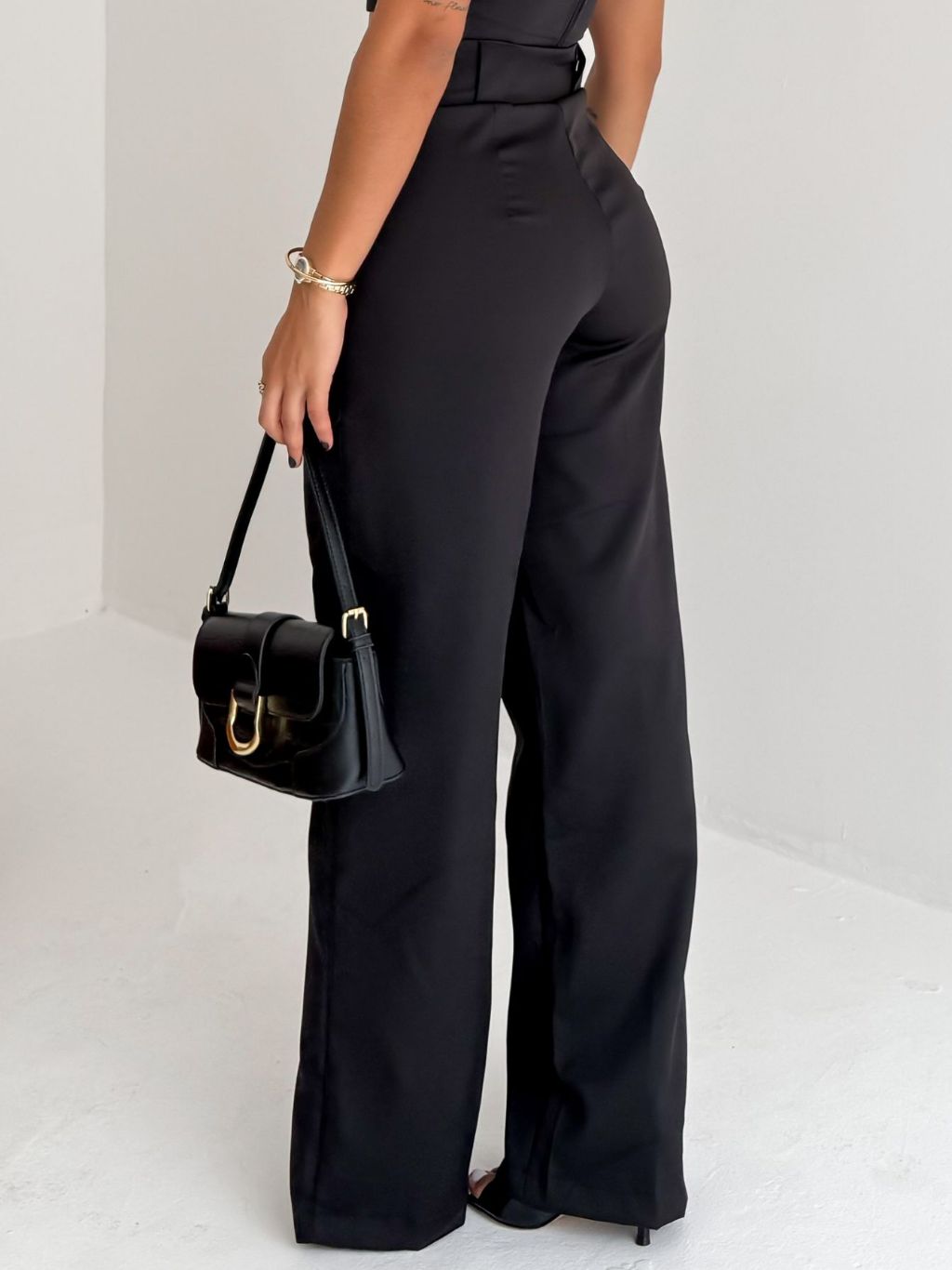 Calça Alfaiataria com Bolso Lateral