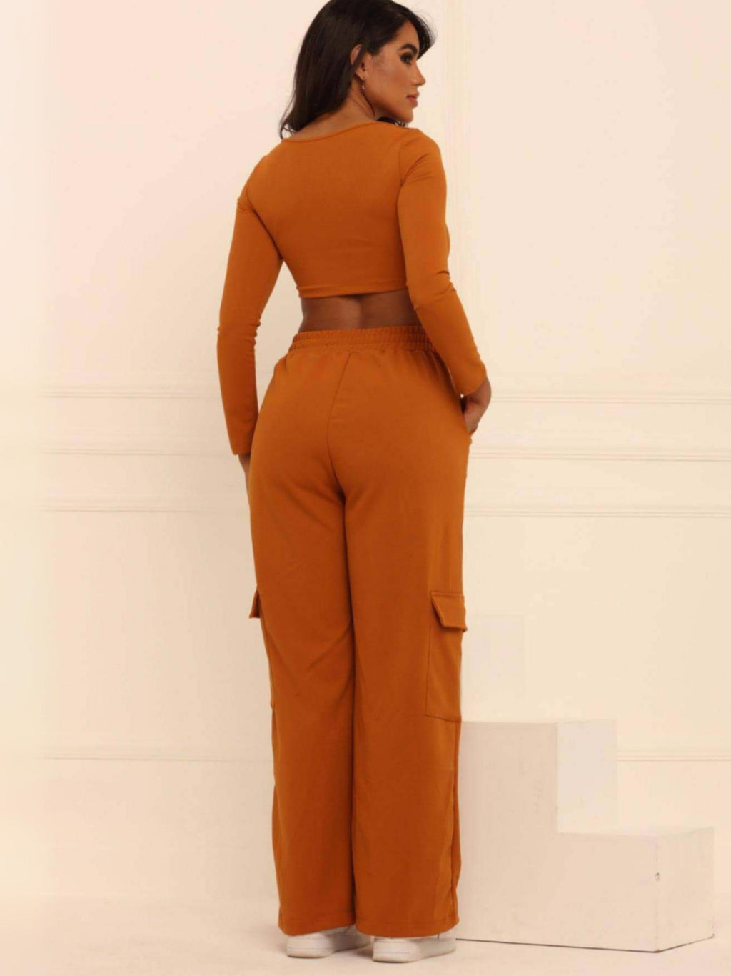 Conjunto Crepe Scuba Calça e Cropped Manga Longa Cargo.
