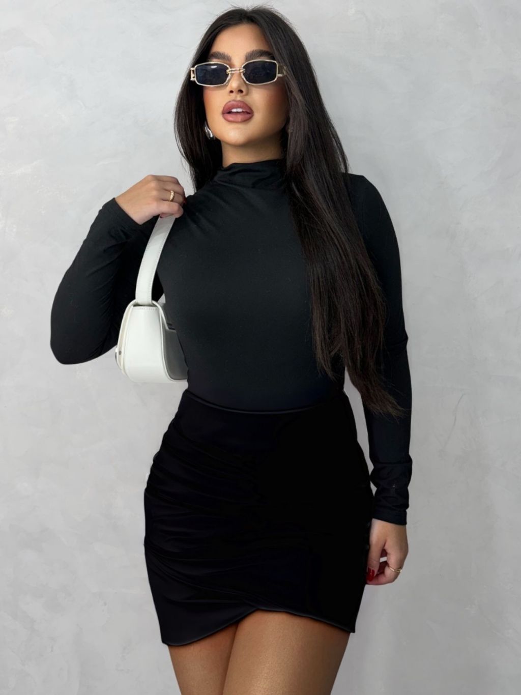 Saia Curta Feminina em Couro Sintético com Zíper Frontal e Detalhes Fashion Lunii