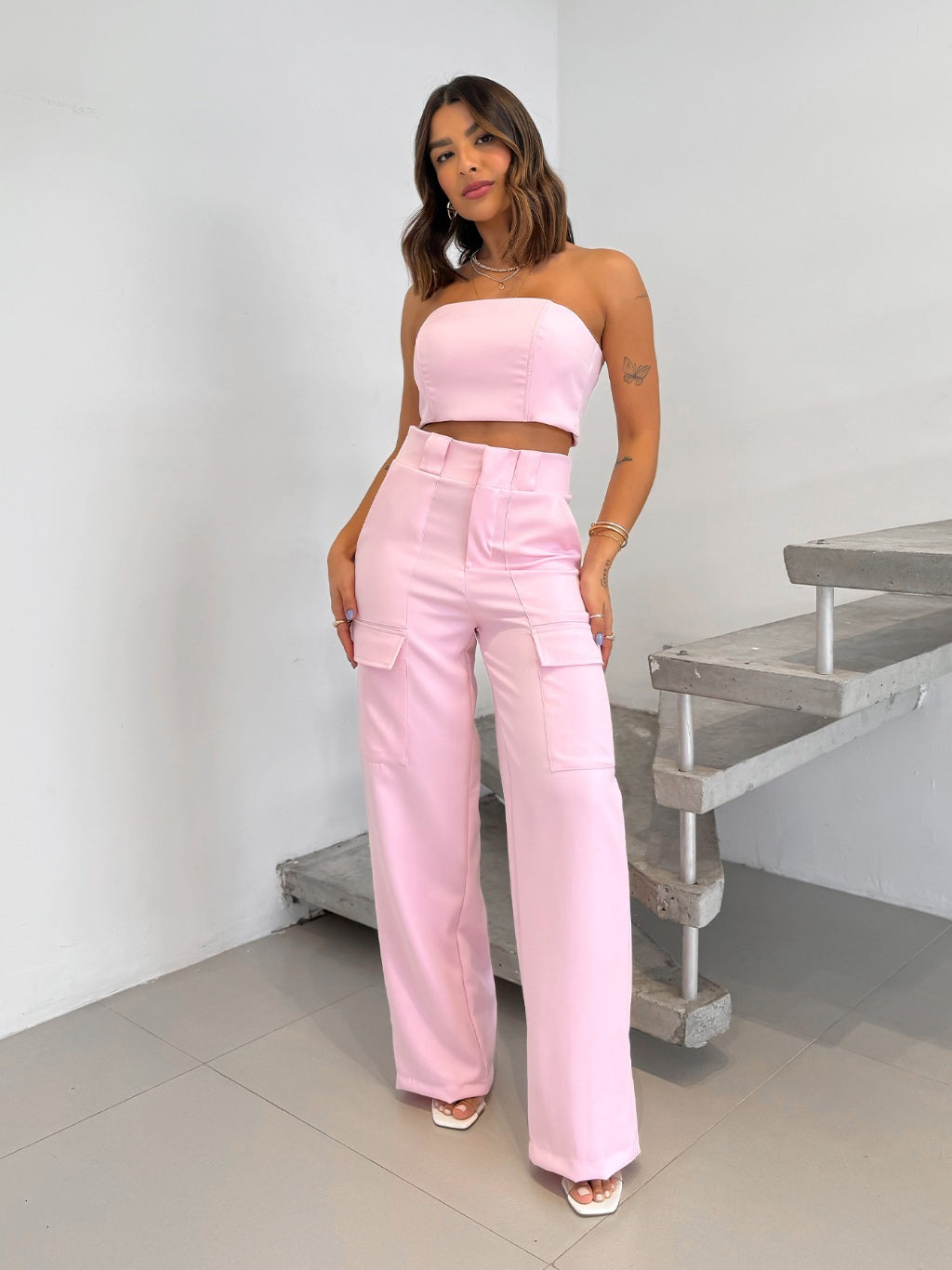 Conjunto Alfaiataria Calça Cargo com Bolso Lateral e Top sem Alça da Lunii Coleção Outono Inverno