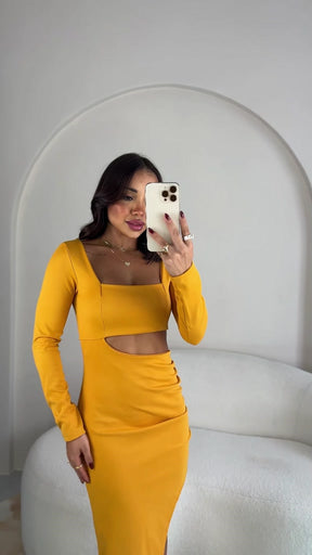 Vestido Manga Longa Comprido Midi Drapeado com Fenda.