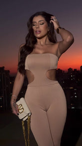 Macacão Feminino Justo ombro a ombro.