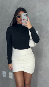 Saia Curta Feminina em Couro Sintético com Zíper Frontal e Detalhes Fashion Lunii