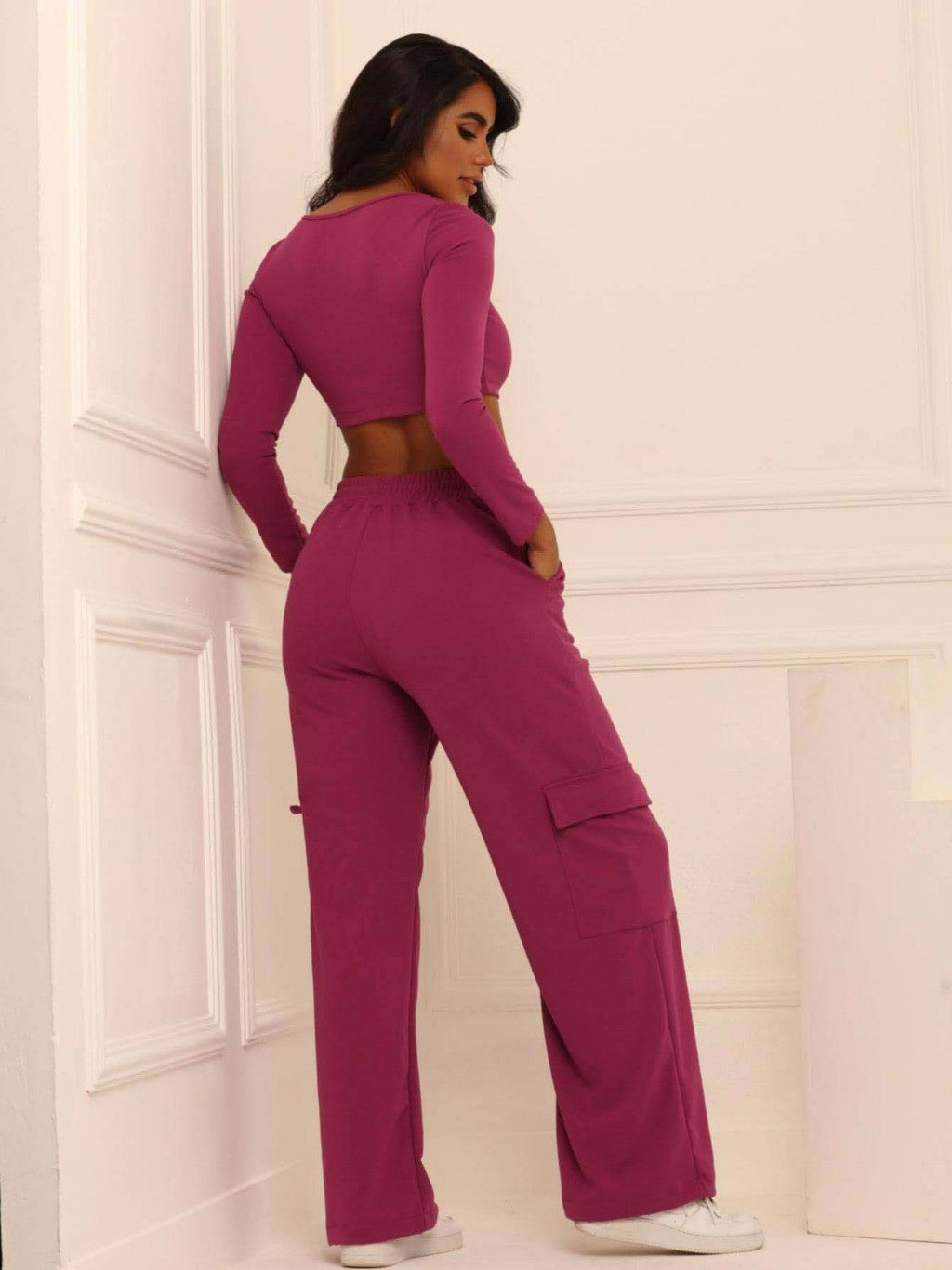 Conjunto Crepe Scuba com Calça e Blusa Cropped Manga Longa Cargo.