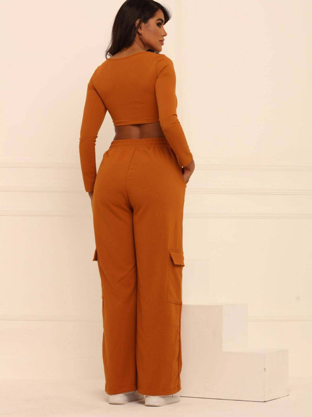 Conjunto Crepe Scuba com Calça e Blusa Cropped Manga Longa Cargo.