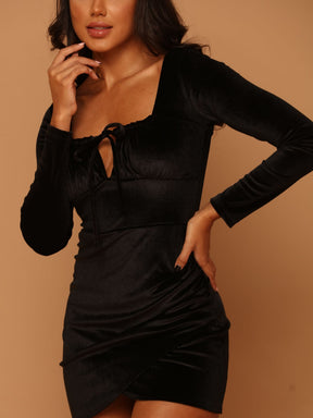 Vestido de Veludo Curto Manga Longa Camurça.