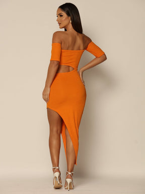 Vestido Feminino Assimétrico com Fenda Lateral.