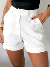 Short tecido em alfaiataria com Bolso Zíper e Botão Lunii