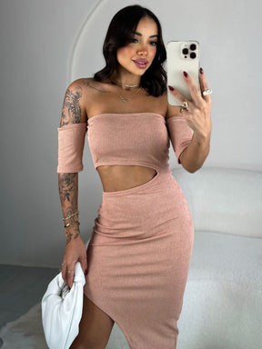 Vestido Feminino Assimétrico com Fenda Lateral.