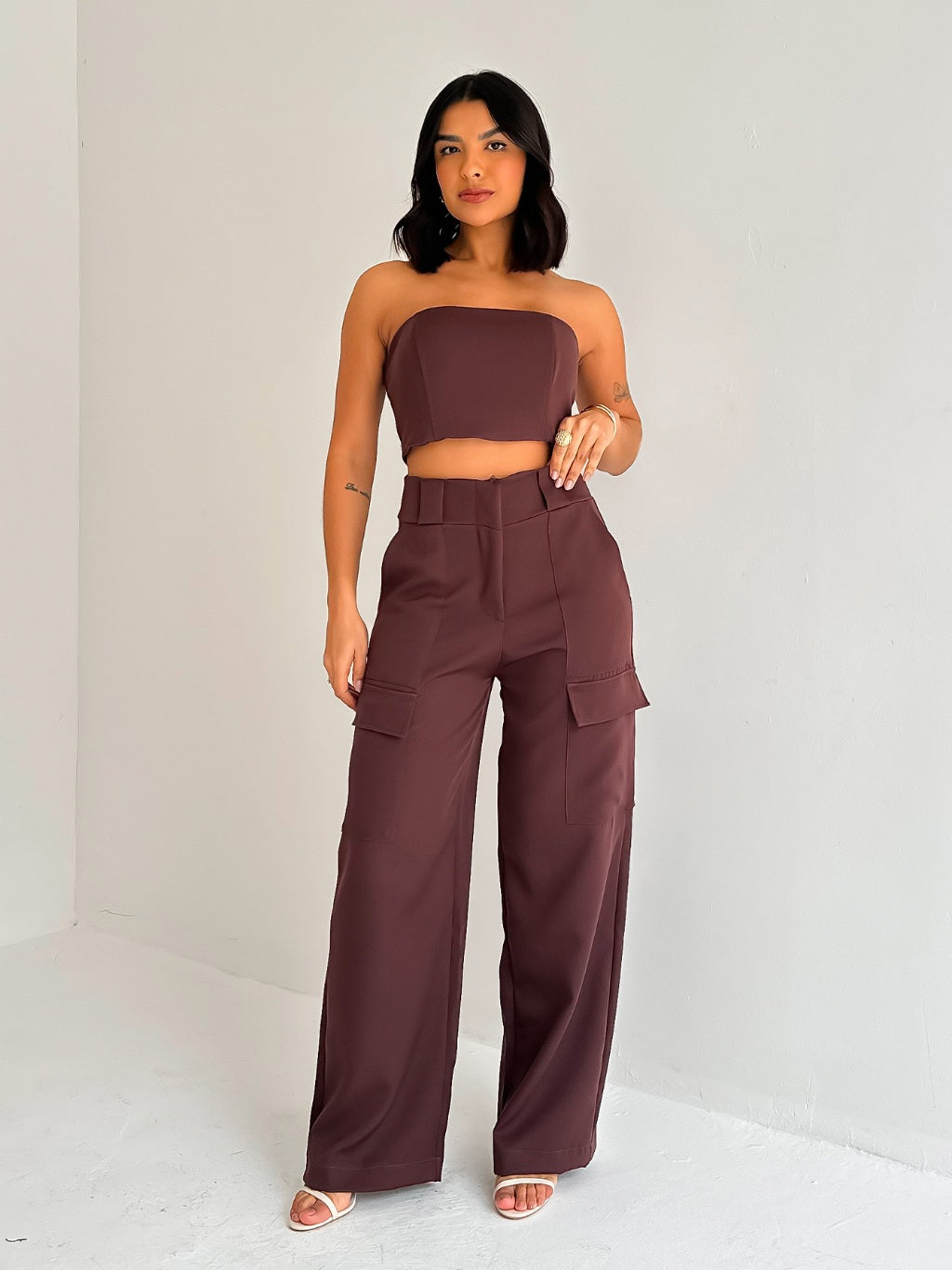 Conjunto Alfaiataria Calça Cargo com Bolso Lateral e Top sem Alça da Lunii Coleção Outono Inverno