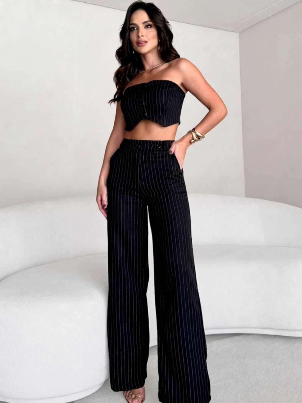 Conjunto Alfaiataria Feminino Risca de Giz Top e Calça Bolsos Laterais Pregas Cós Caimento Moderno